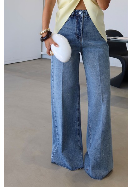 Paçası Kesik Taş Baskılı Jean fırsatları