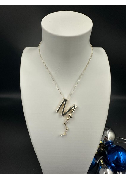 Altın Rengi M Harfi Yıldız ve Taş Detaylı Çelik Kolye