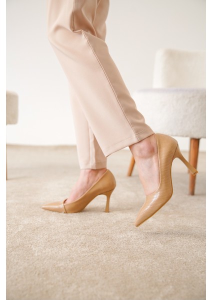 Bej E Siyah Rugan Stiletto modelleri