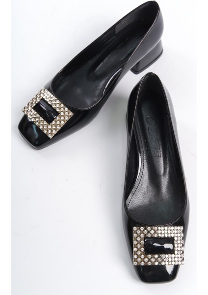 Rugan Taşlı Toka Detaylı Blok Topuklu Klasik Ayakkab