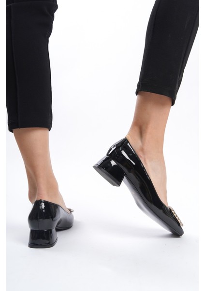 Rugan Taşlı Toka Detaylı Blok Topuklu Klasik Ayakkab indirimleri