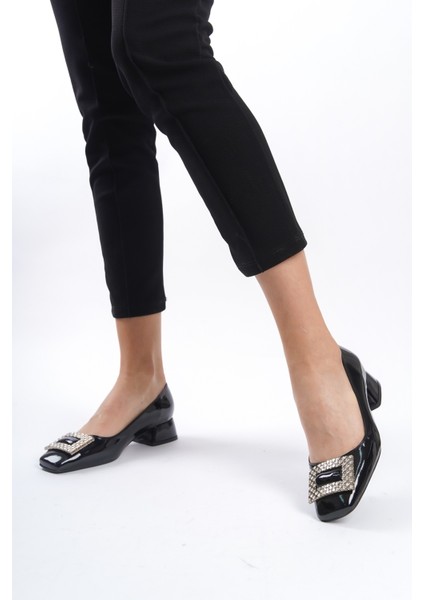 Rugan Taşlı Toka Detaylı Blok Topuklu Klasik Ayakkab