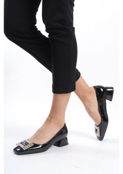 Rugan Taşlı Toka Detaylı Blok Topuklu Klasik Ayakkab