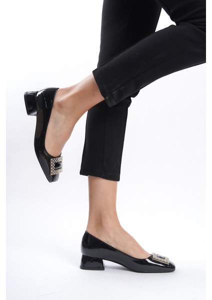 Rugan Taşlı Toka Detaylı Blok Topuklu Klasik Ayakkab