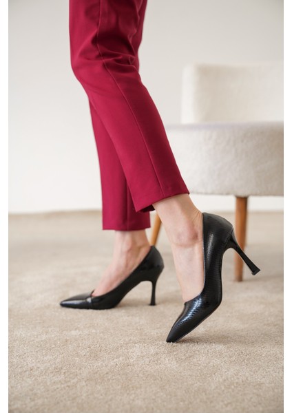 Bej E Siyah Rugan Stiletto fiyatları