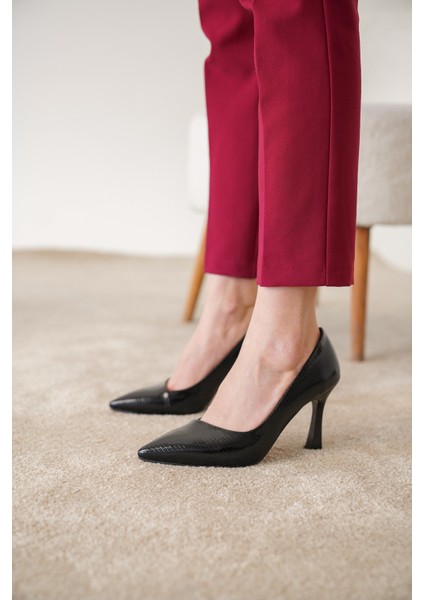 Bej E Siyah Rugan Stiletto fırsatları