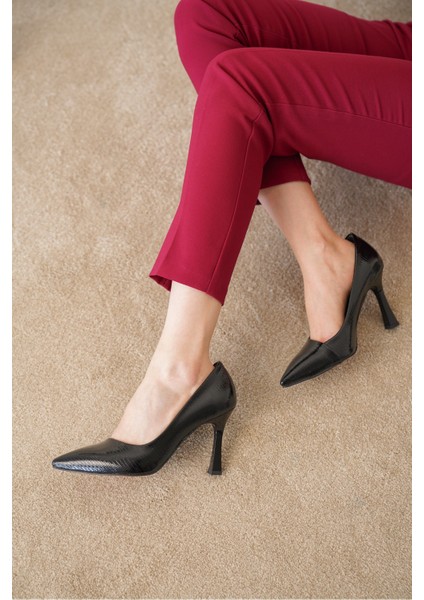 Bej E Siyah Rugan Stiletto indirimleri