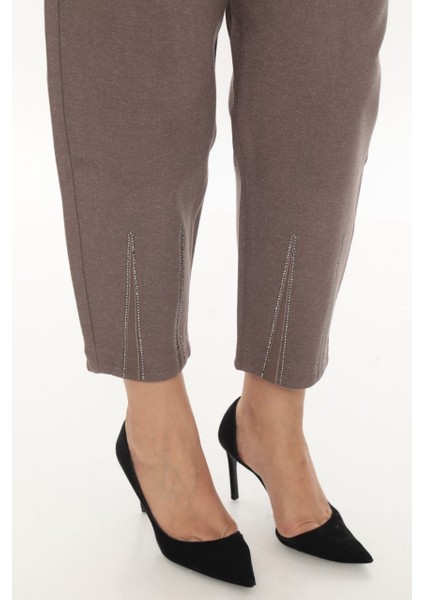 Büyük Beden Lastikli Yüksek Bel Taşlı Mom Likralı Taş Deri Detaylı Kışlık Kaşe Kadın Pantolon modelleri