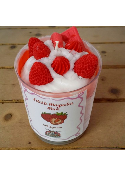 Çilekli Magnolia Mum – El Yapımı Soya Wax Kokulu Dekoratif Mum (Tatlı Çilek Kokusu) fiyatları