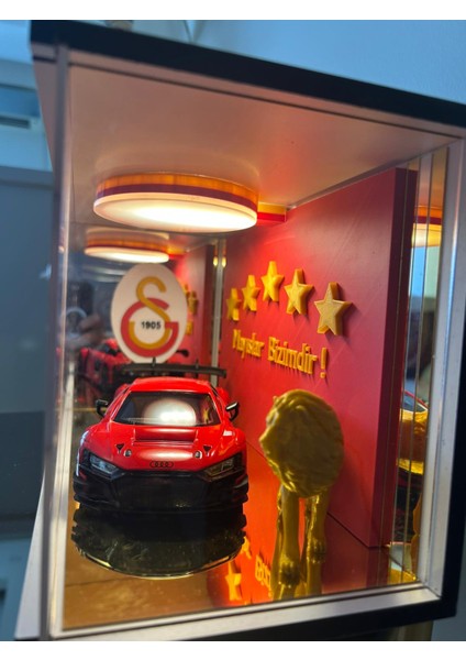 El Yapımı Diecast Garaj Seti 1:18 Futbol Temalı Dekoratif Araba ve Garaj Seti | Işıklı Vitrin Kutulu | Değişebilir Model Araba | Masaüstü Hediyelik