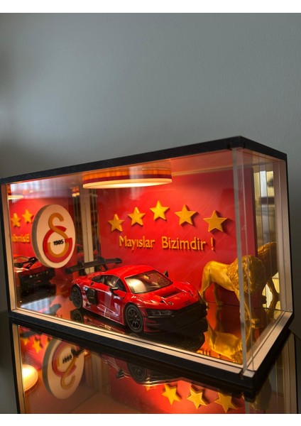 El Yapımı Diecast Garaj Seti 1:18 Futbol Temalı Dekoratif Araba ve Garaj Seti | Işıklı Vitrin Kutulu | Değişebilir Model Araba | Masaüstü Hediyelik fiyatları
