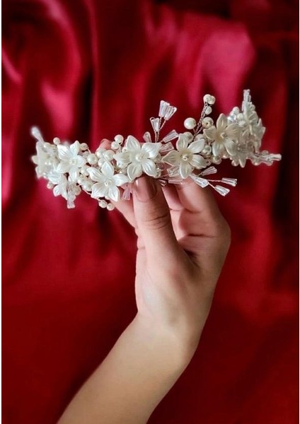 beyaz krem taşlı çiçek detaylı gelin nişan kına lohusa tesettür tacı aksesuarı