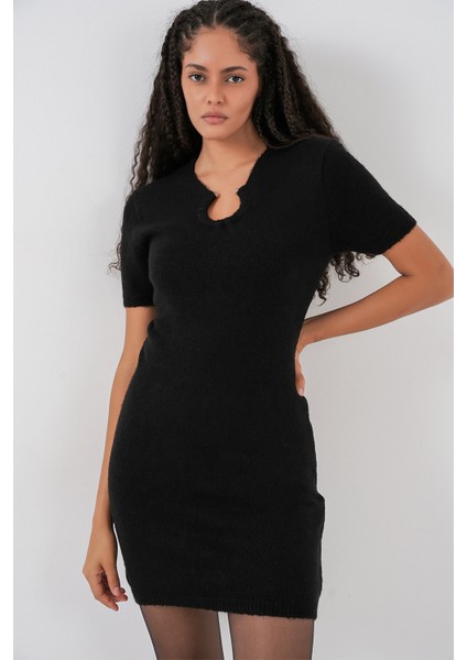 Kadın Kolye Detaylı Triko Elbise 15989 - Siyah