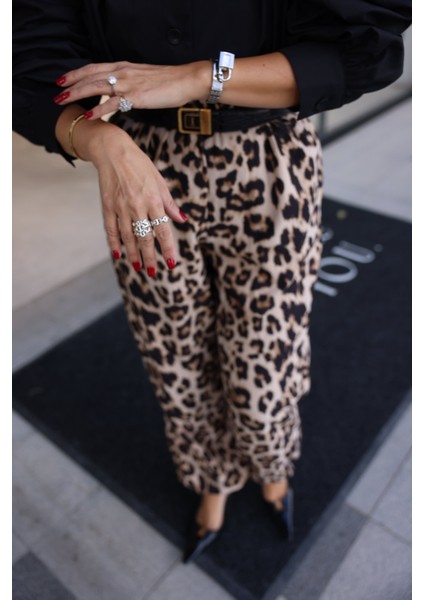 Beli ve Paçası Lastikli Leaopar Desen Pantolon fırsatları
