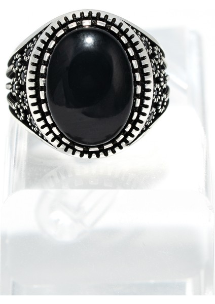 Desenli Siyah Oniks Taşlı 925 Ayar Gümüş Erkek Yüzük – Güç ve Asaletin Buluştuğu Tasarım