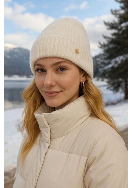 Bej Kalp Nakışlı Bere