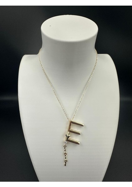 Altın Rengi E Harfi Yıldız ve Taş Detaylı Çelik Kolye