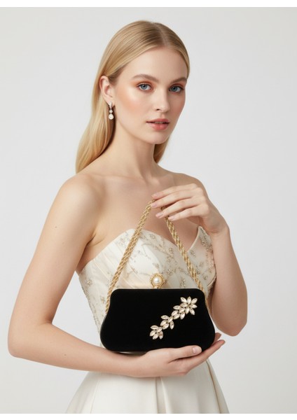 Siyah Süet Abiye Çanta: Inci ve Zincir Detaylı Kristal Gece Çantası