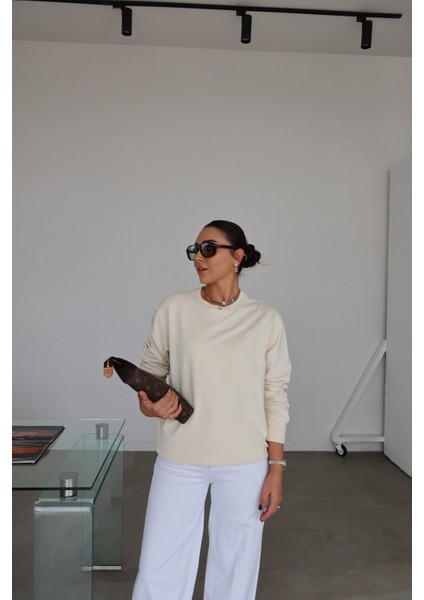 Bisiklet Yaka Oversize Basic Sweat fırsatları