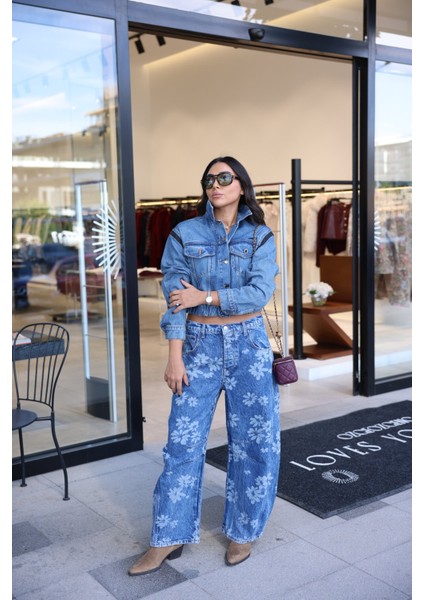 Çiçek Desenli Dikiş Detaylı Jean