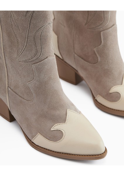 Lara Hakiki Deri Bej Süet Nakışlı Deri Detaylı Topuklu Western Çizme fırsatları