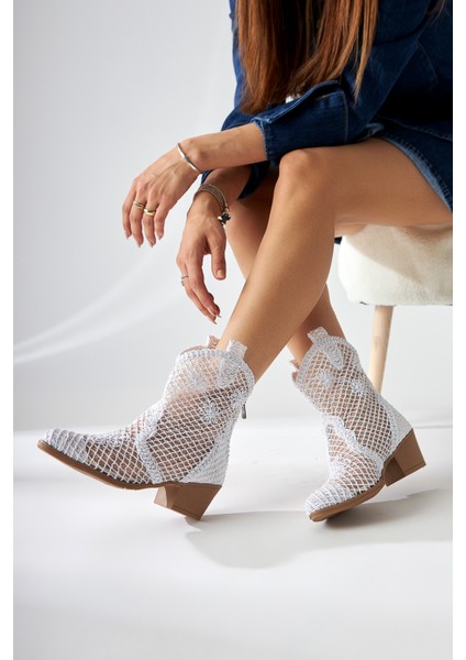 Tersa (Kısa Konç) Beyaz Örgü Dantelli Çiçek Detaylı Kovboy Yazlık bot