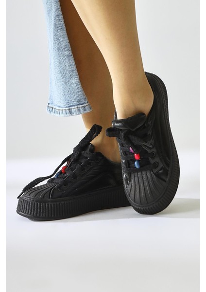 Chinda Siyah Paraşüt Kumaş Boncuk Detaylı Snakers fiyatları