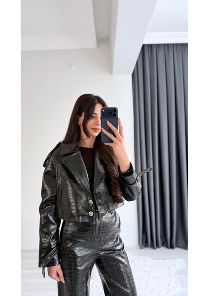 Tatiana Siyah Krokodil Dokulu Crop Ceket fırsatları