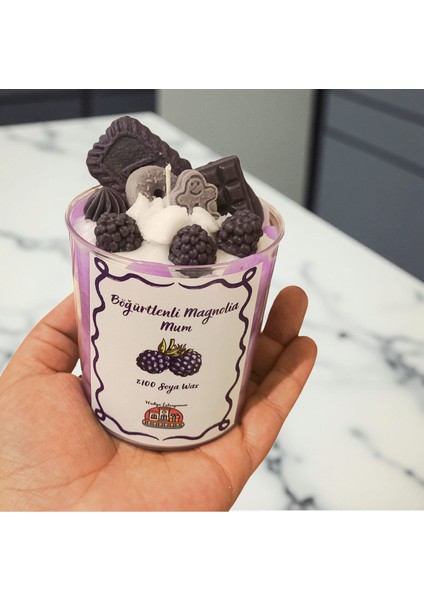 Böğürtlenli Magnolia Mum – El Yapımı Soya Wax Kokulu Dekoratif Mum (Tatlı Böğürtlen Kokusu) fırsatları