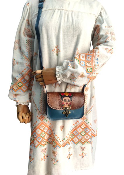 El Yapımı Hakiki Deri Frida Kahlo Desenli Mini Kadın Çapraz Çanta - El Boyaması Vintage Tarz Omuz Çantası - Sanatsal El Işçiliği Tasarım