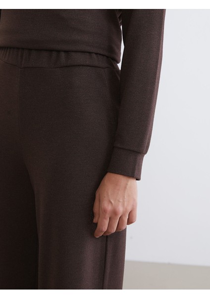 Yeni Sezon Beli Lastikli Parlak Görünümlü Kadın Pantolon modelleri