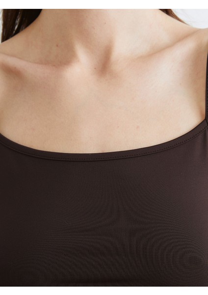 Yeni Sezon Kare Yaka Kadın Atlet modelleri