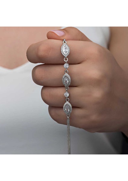 925 Ayar Gümüş Mekik Zirkon Taşlı Kadın Bileklik T8364 (770770)