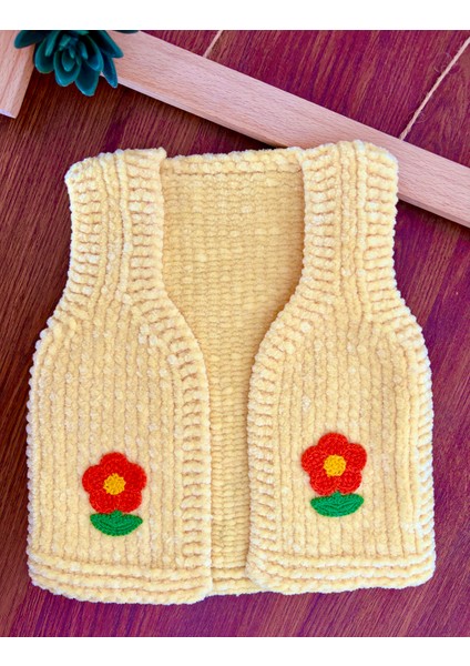 Çiçek Figürlü Kadife El Örgüsü Bebek Yelek