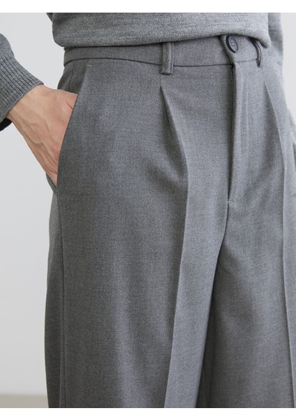 Yeni Sezon Loose Fit Kadın Pileli Pantolon fırsatları