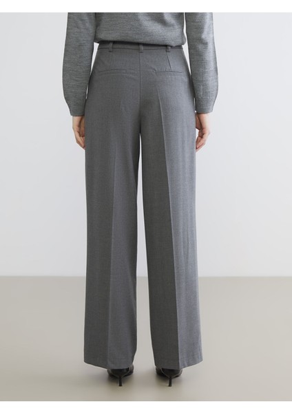 Yeni Sezon Loose Fit Kadın Pileli Pantolon indirimleri