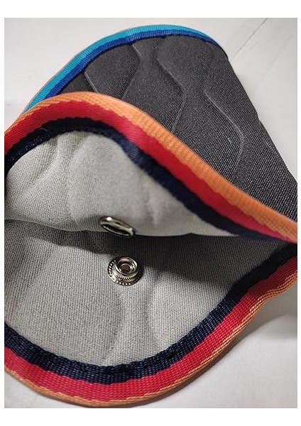 Emniyet Kemeri Düzenleyici ve Tutucu Emniyet Kemer Pedi,boyun Kesme Önleyici,çocuk Emniyet Kemer Rahatlatıcı,oto Kemer Kılıfı,yüksek Kaite(Siyah Renk)(Mavi Renkli Kenar Şeritli) indirimleri