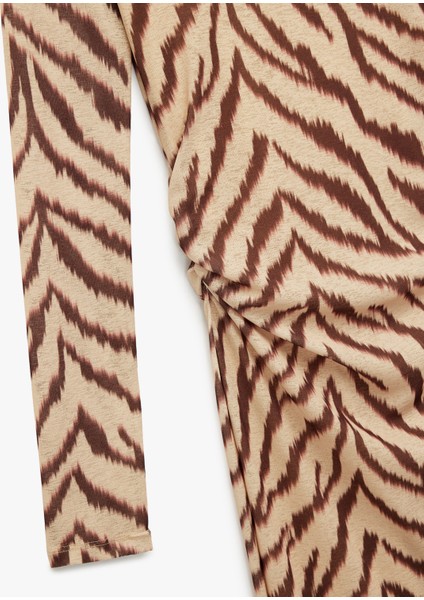Slim Fit Yırtmaçlı Uzun Kollu Bisiklet Yaka Zebra Desenli Drapeli Elbise indirimleri