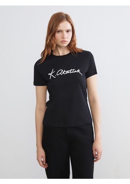 Yeni Sezon Bisiklet Yaka Atatürk Temalı Kadın Tişört