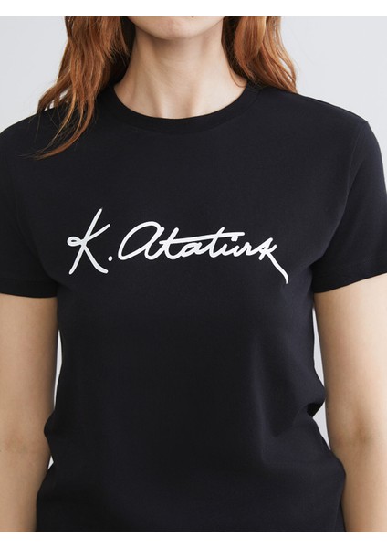 Yeni Sezon Bisiklet Yaka Atatürk Temalı Kadın Tişört modelleri