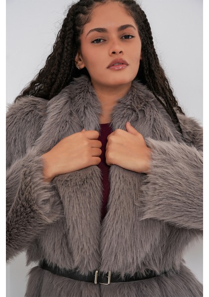 Kadın Kemerli Oversize Kürklü Kaban 9156 - Füme fırsatları
