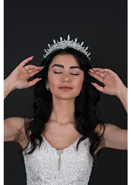 Hayalperest Gümüş Taşlı Gelin Tacı Kadınlar İçin Zarif Tasarım Modern Aksesuar