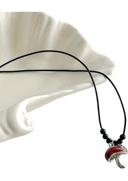 Kadınlar Için Sırlı Kolye Ucu ve Siyah Bağcıklı Kolye ile Sevimli Kırmızı Kazak Zinciri (Yurt Dışından) fiyatları