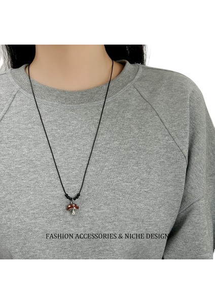Kadınlar Için Sırlı Kolye Ucu ve Siyah Bağcıklı Kolye ile Sevimli Kırmızı Kazak Zinciri (Yurt Dışından) modelleri