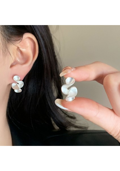 ADORE-A-1043 Gümüş Mat Çiçek Kadın Küpeleri (Yurt Dışından) fiyatları