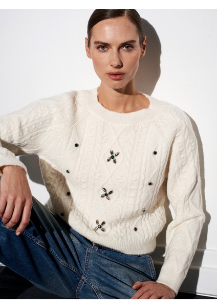 10462 Bisiklet Yaka Önü Taş Işlemeli Kazak-Ekru