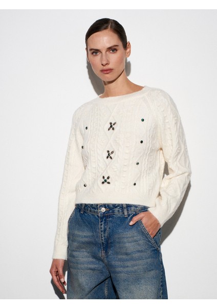 10462 Bisiklet Yaka Önü Taş Işlemeli Kazak-Ekru modelleri