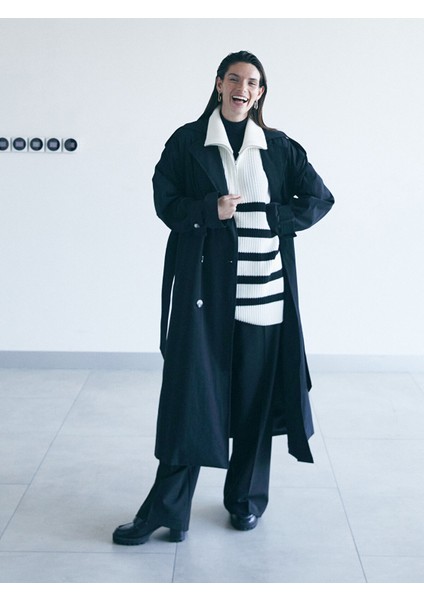 Yeni Sezon Dik Yaka Çizgili Oversize Kadın Triko Süveter