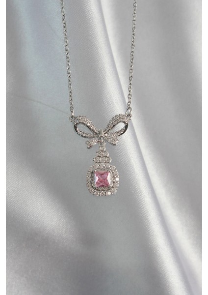 316L Çelik Gümüş Renk Fiyonk Detay Pembe Zirkon Taşlı Tektaş Kolye modelleri