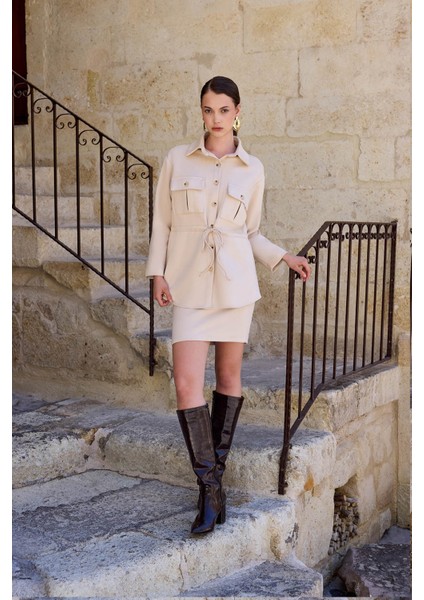 Beli Bağcıklı Kapak Cepli Düğmeli Ceket fiyatları